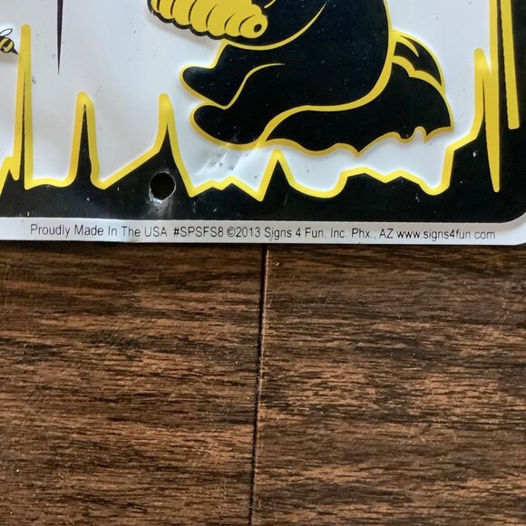 An Old Bear Lives Here With His Honey Metal Embossed Sign 12"x8" Cabin Country - Picture 3 of 6